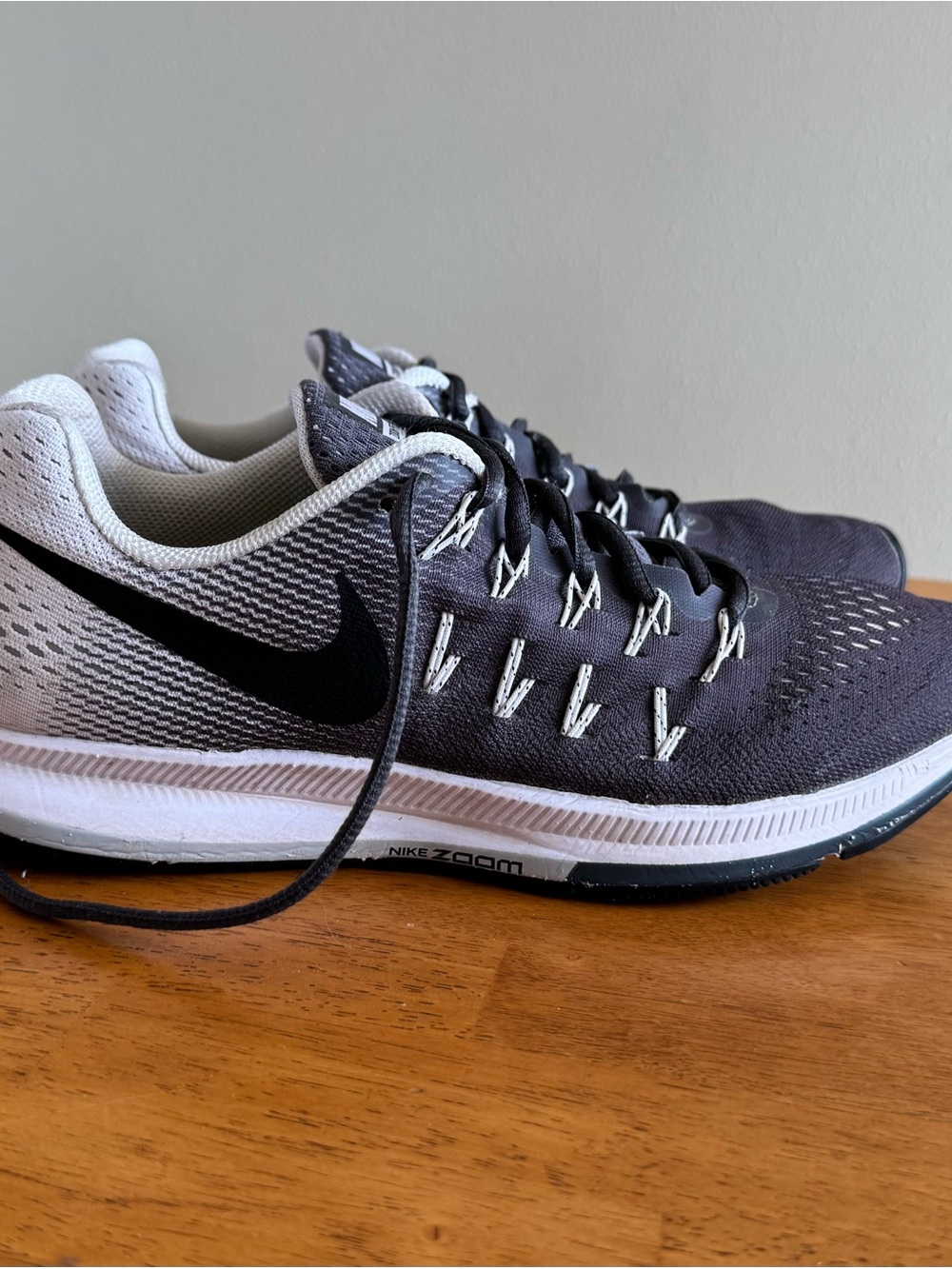 Nike Women’s Sz 9 Zoom Pegasus 33 Shoes - Black and White